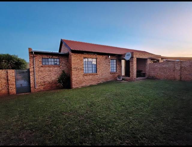 2 BEDROOM TOWNHOUSE FOR SALE IN KOOKRUS